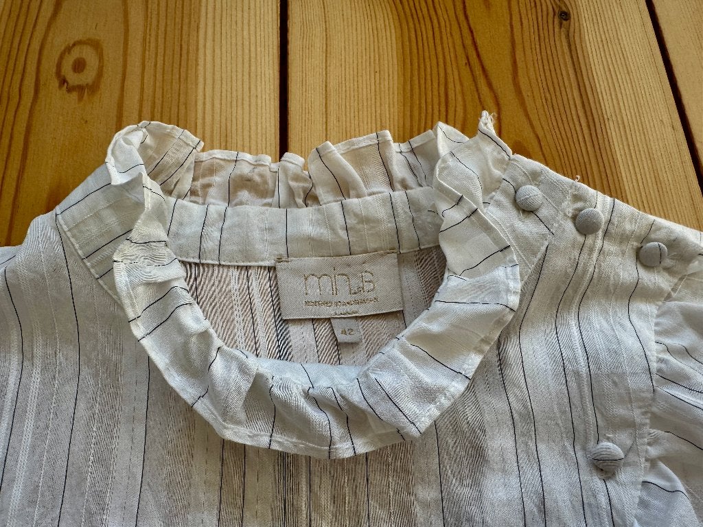Minus blouse - Wit Streep met ruffles - Maat 42 / Large, Kleding | Dames, Ophalen of Verzenden, Zo goed als nieuw, Maat 42/44 (L)