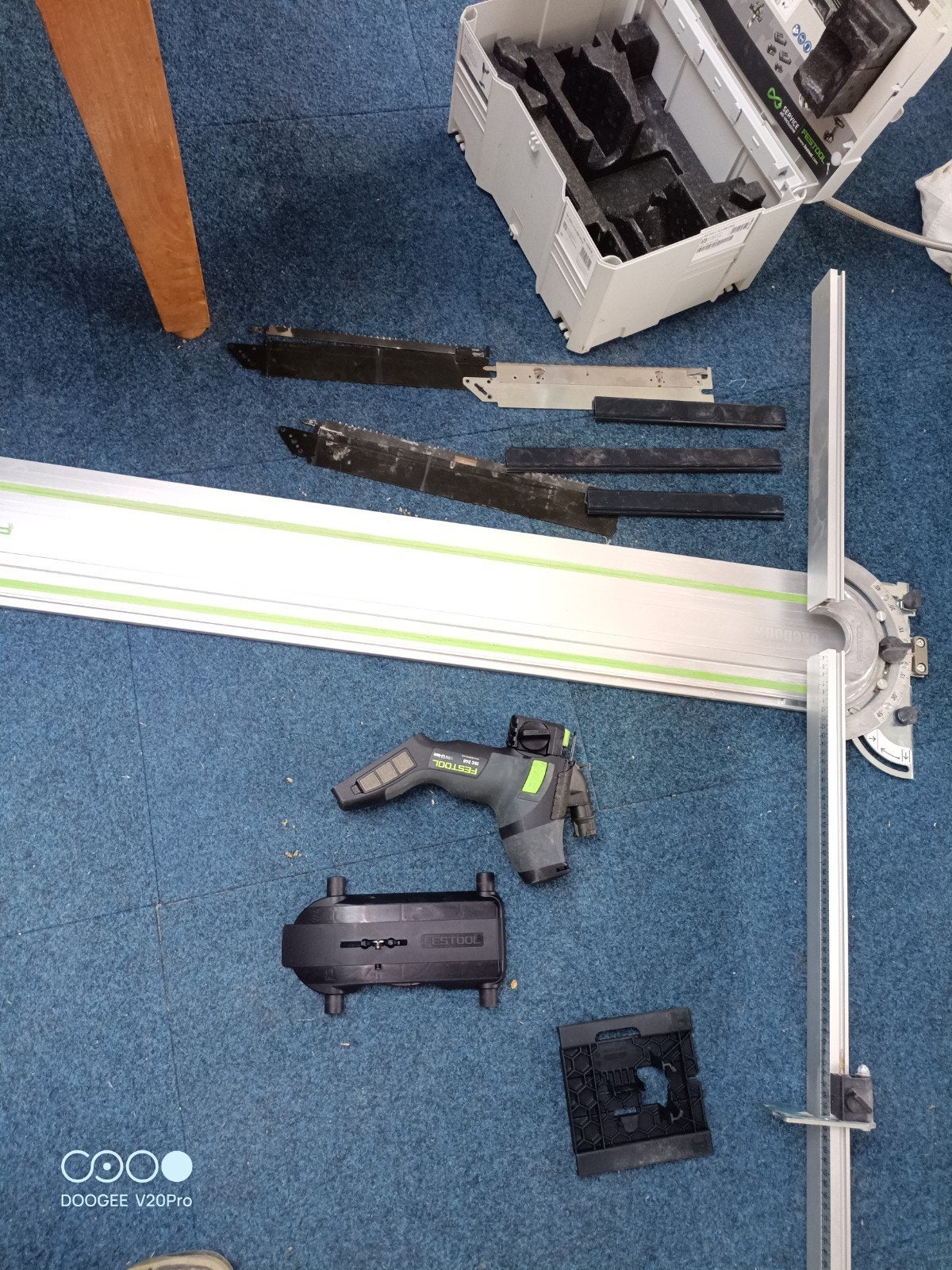 Festool Isolatiezaag ISC 240 met 3 bladen en hoekgeleider, Ophalen, 1200 watt of meer, Invalzaag, 30 tot 70 mm