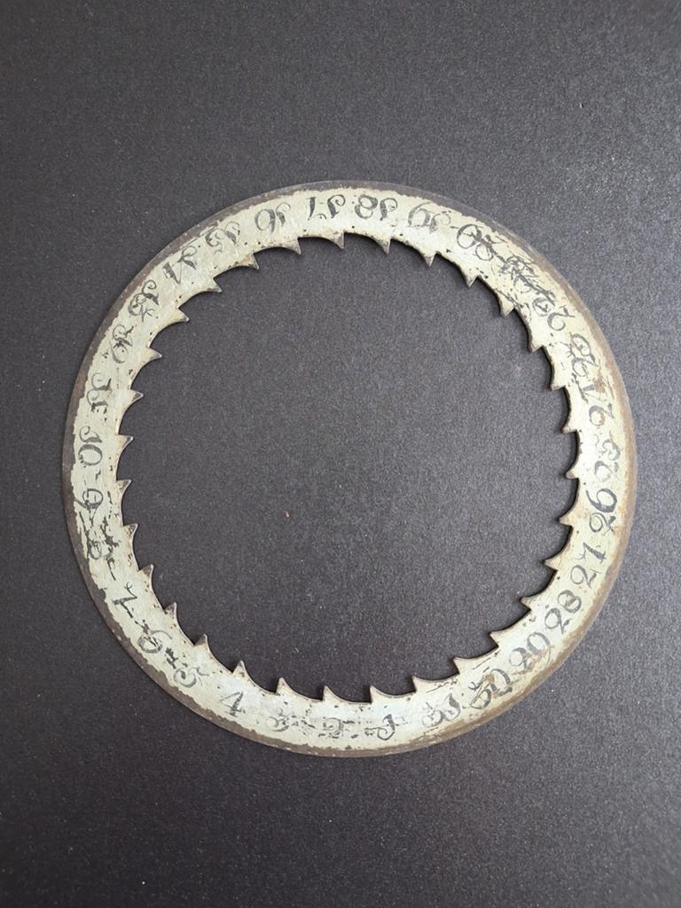 Datumring / datumschijf friese staartklok, Antiek en Kunst, Ophalen of Verzenden
