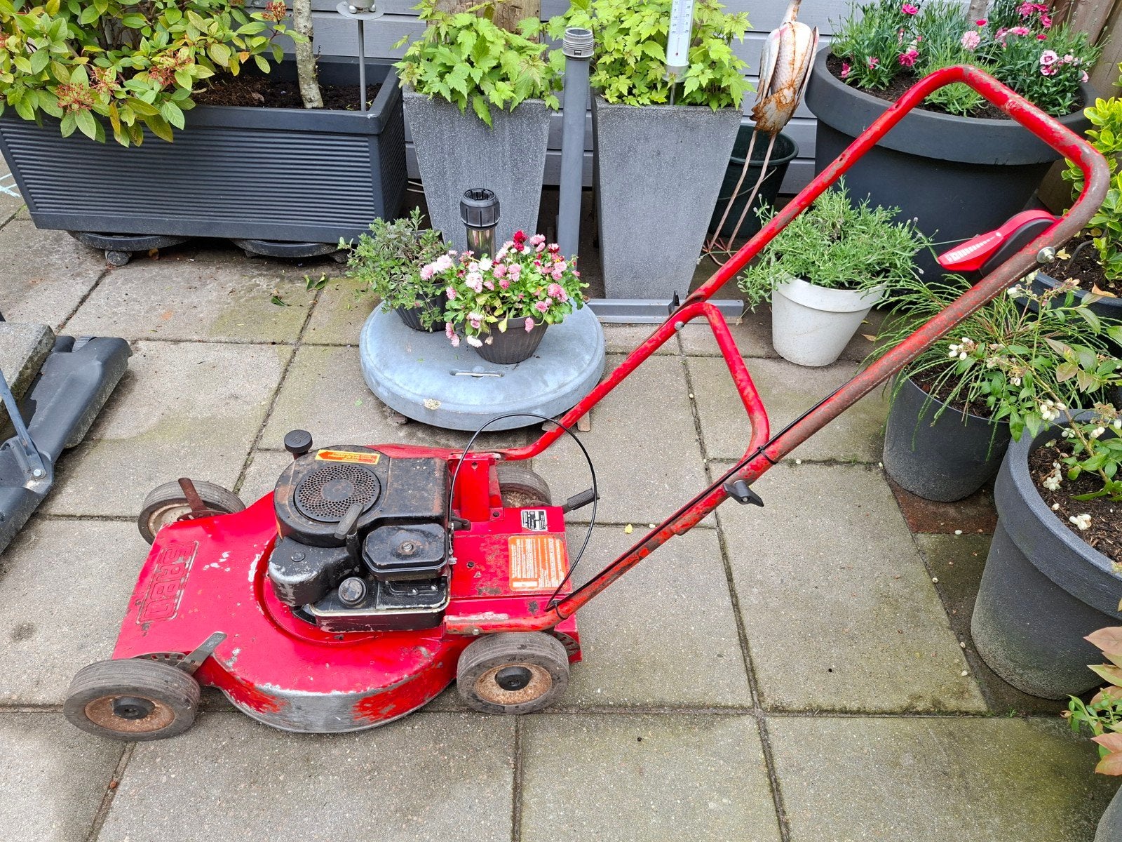 Te koop grasmaaier, Tuin en Terras, Grasmaaiers, Ophalen, Cirkelmaaier, Gebruikt, Benzine-grasmaaier