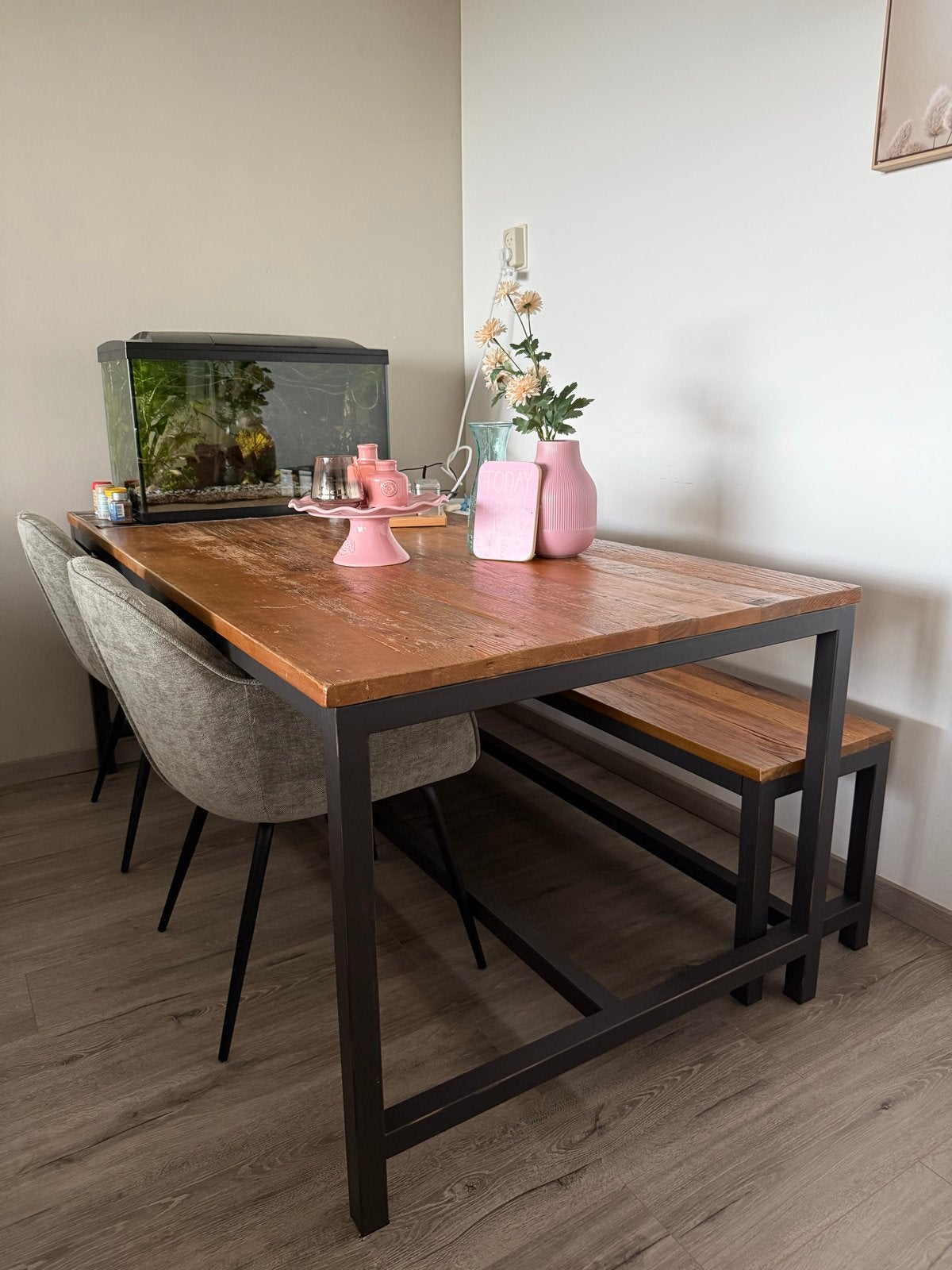 Industriële eettafel met bankje en stoelen, Huis en Inrichting, Tafels | Eettafels, Ophalen, Gebruikt, Teakhout, 50 tot 100 cm