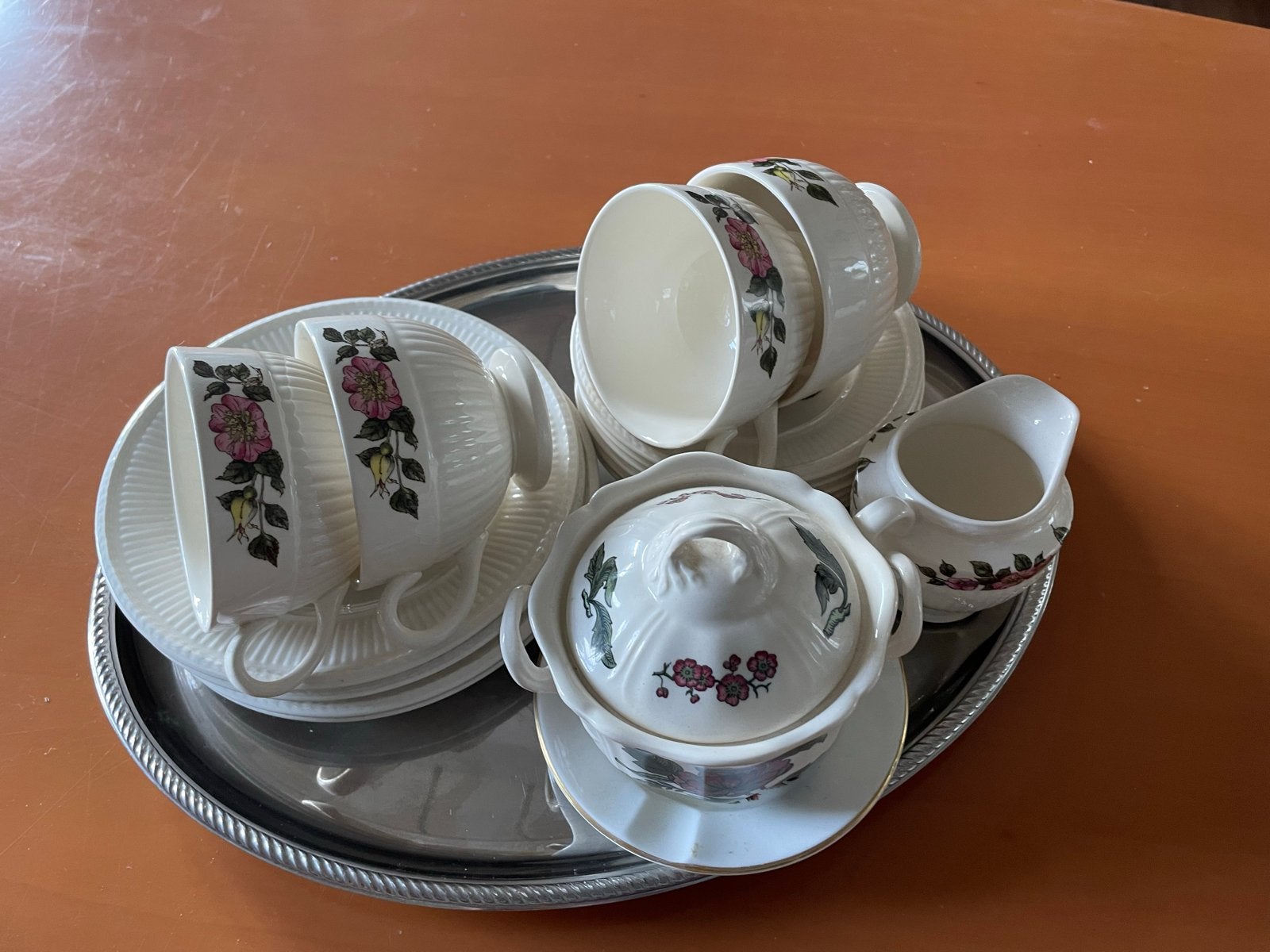 Wedgwood Briar Rose Servies - Compleet met Dienblad, Huis en Inrichting, Keuken | Servies, Klassiek, Ophalen of Verzenden, Zo goed als nieuw