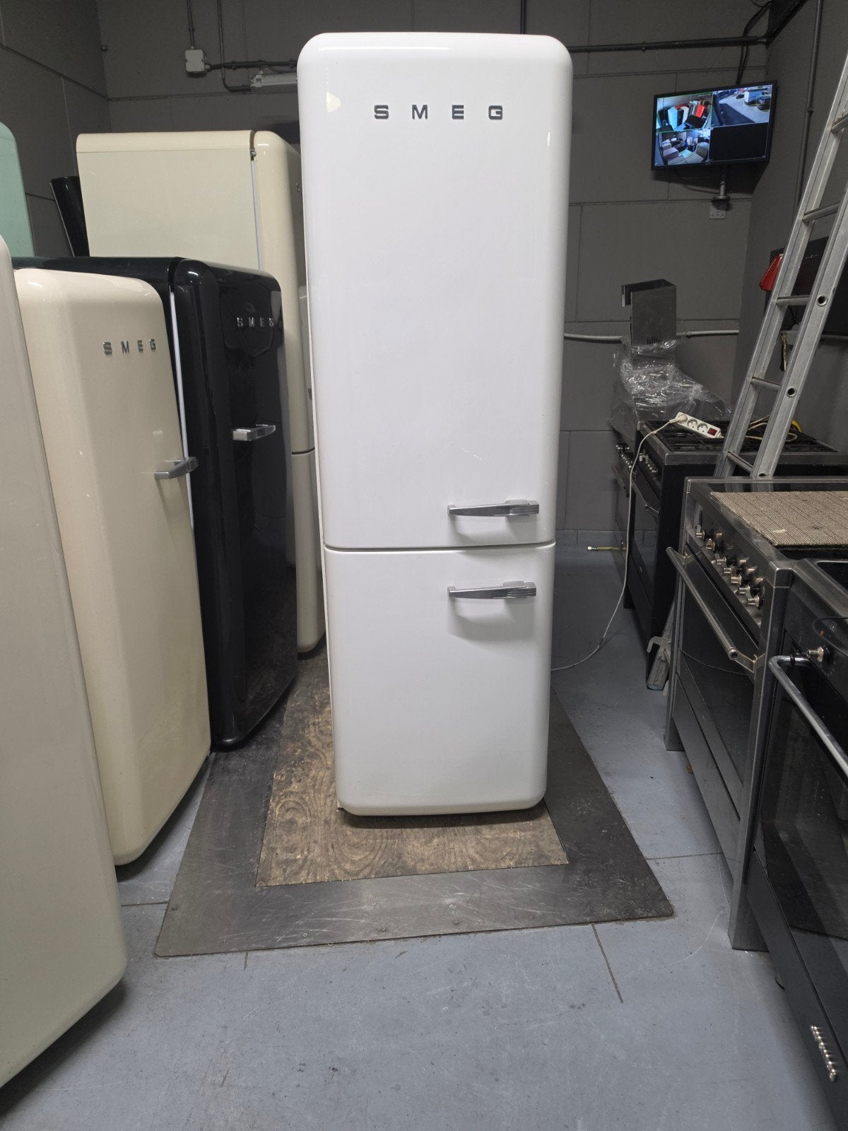 Smeg koelkast crème LED verlichting(gratis bezorging), 200 liter of meer, 60 cm of meer, Met aparte vriezer, Zo goed als nieuw