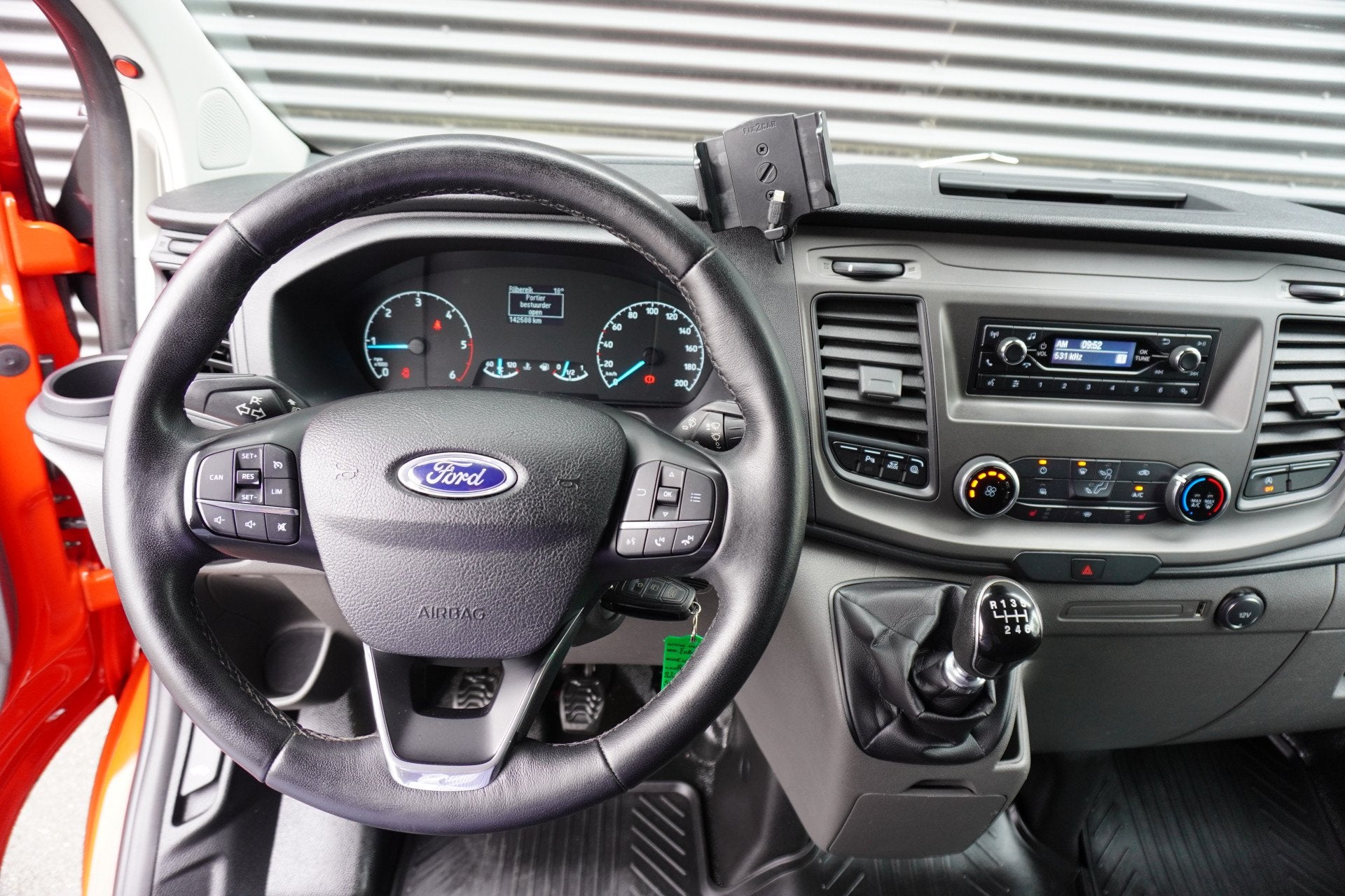 Ford Transit Custom 300 131pk L2H2 Sortimo Werkplaats inrich, Voorwielaandrijving, Lichtsensor, Gebruikt, Zwart