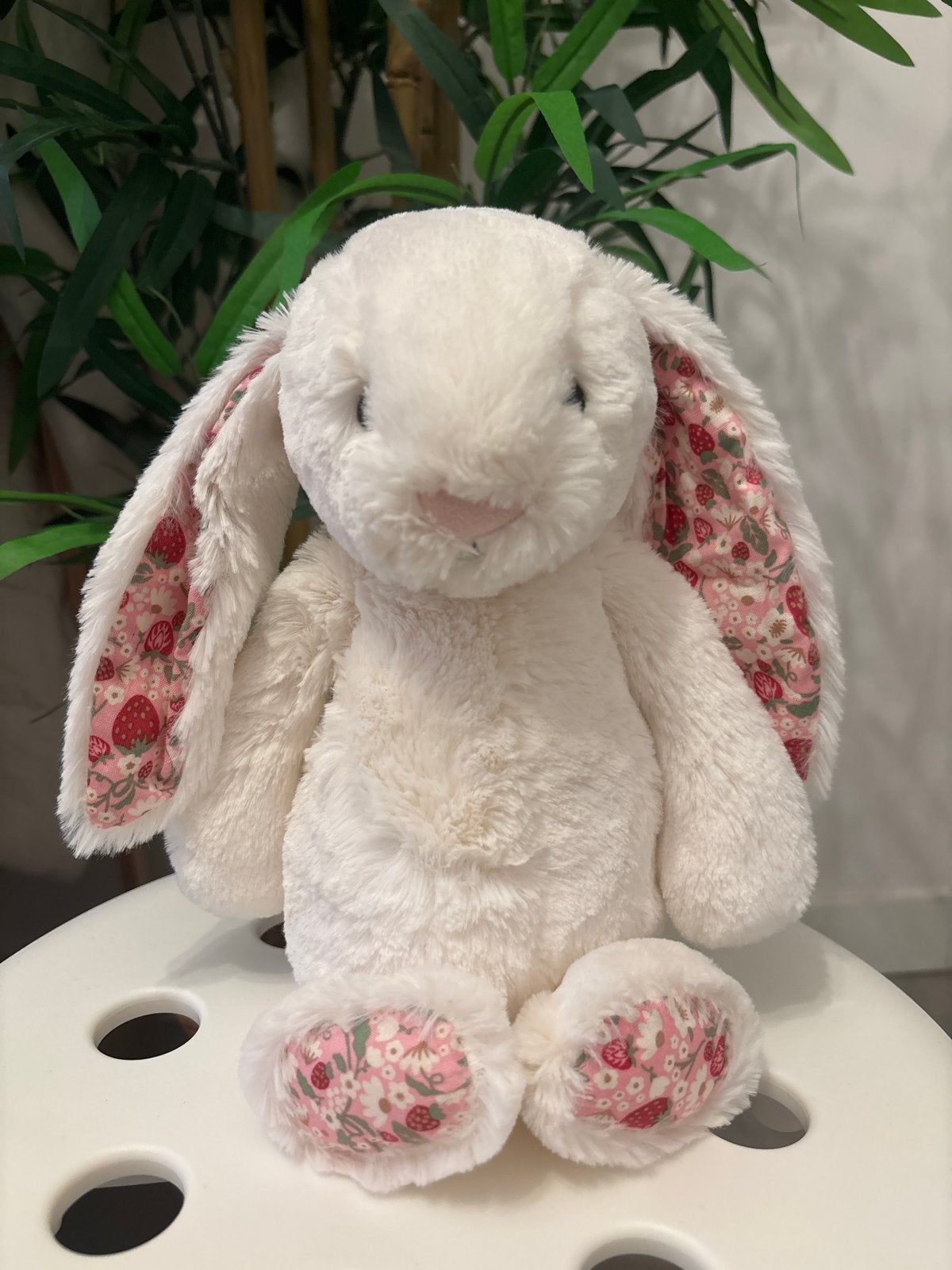 Jellycat Limited Edition Aardbei Konijn Knuffel, Jellycat, Konijn, Ophalen of Verzenden, Wit