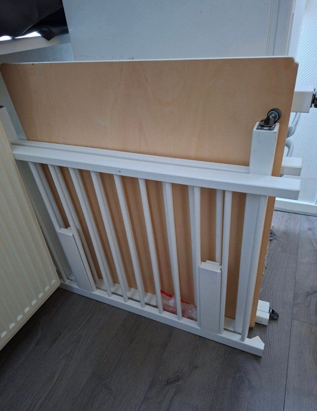 Witte baby box met wieltjes, Kinderen en Baby's, Boxen, Ophalen of Verzenden