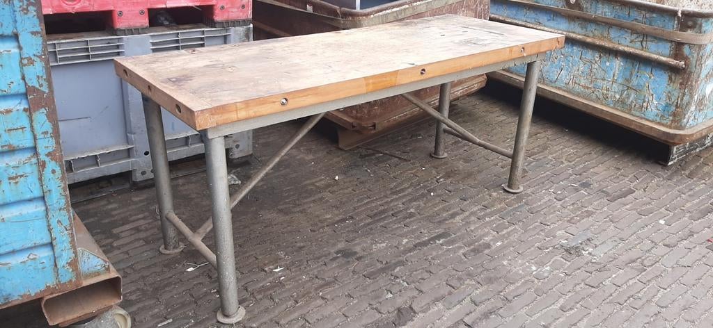 Nooitgedagt werktafel, Ophalen