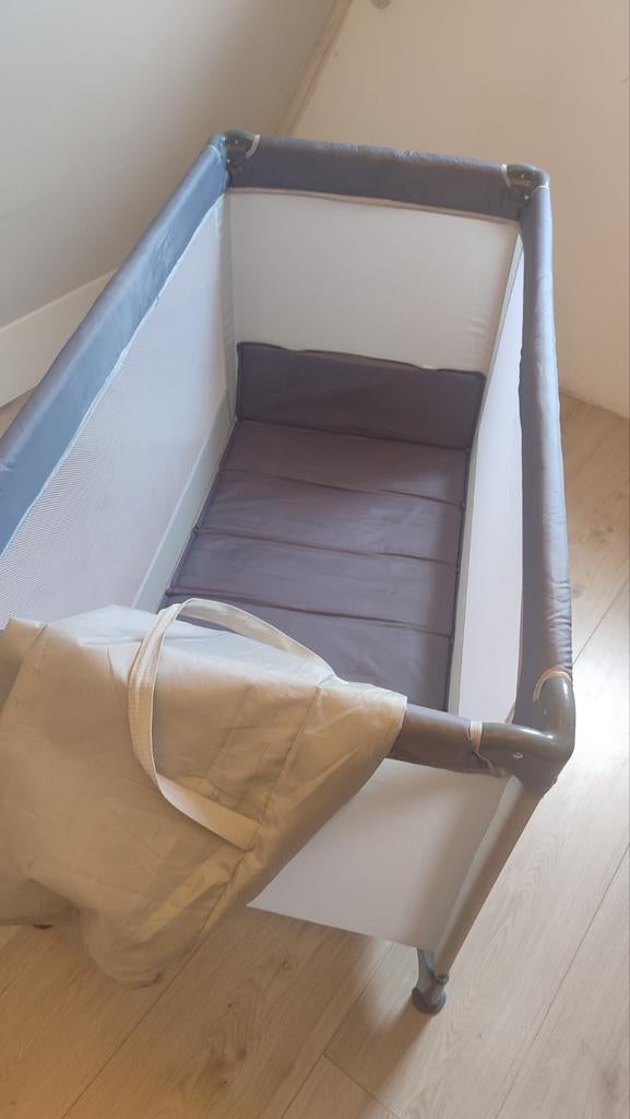 Inklapbaar campingbedje zo goed als nieuw met matras, Ophalen