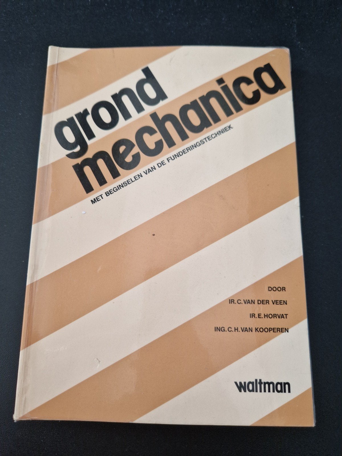 Grondmechanica met beginselen van de funderingstechniek, Boeken, Ophalen of Verzenden, Gelezen, Bouwkunde, Ir. C. van der Veen, Ir. E. Horvat, Ing. C.H. van Kooperen