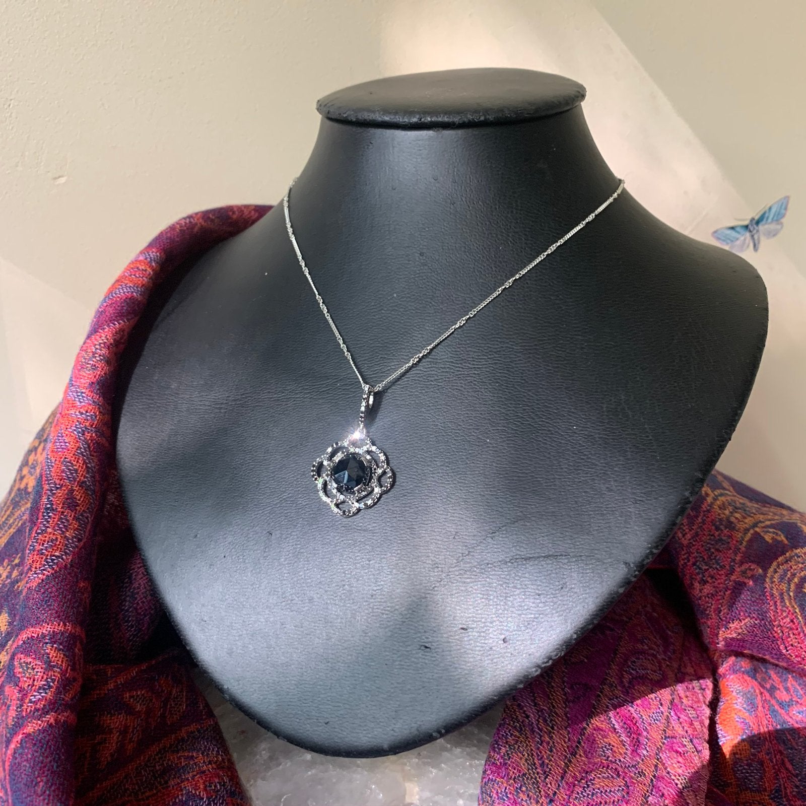Spinel hanger beschermt vreugde succes welvaart magie, Zwart, Nieuw, Ophalen of Verzenden, Met edelsteen