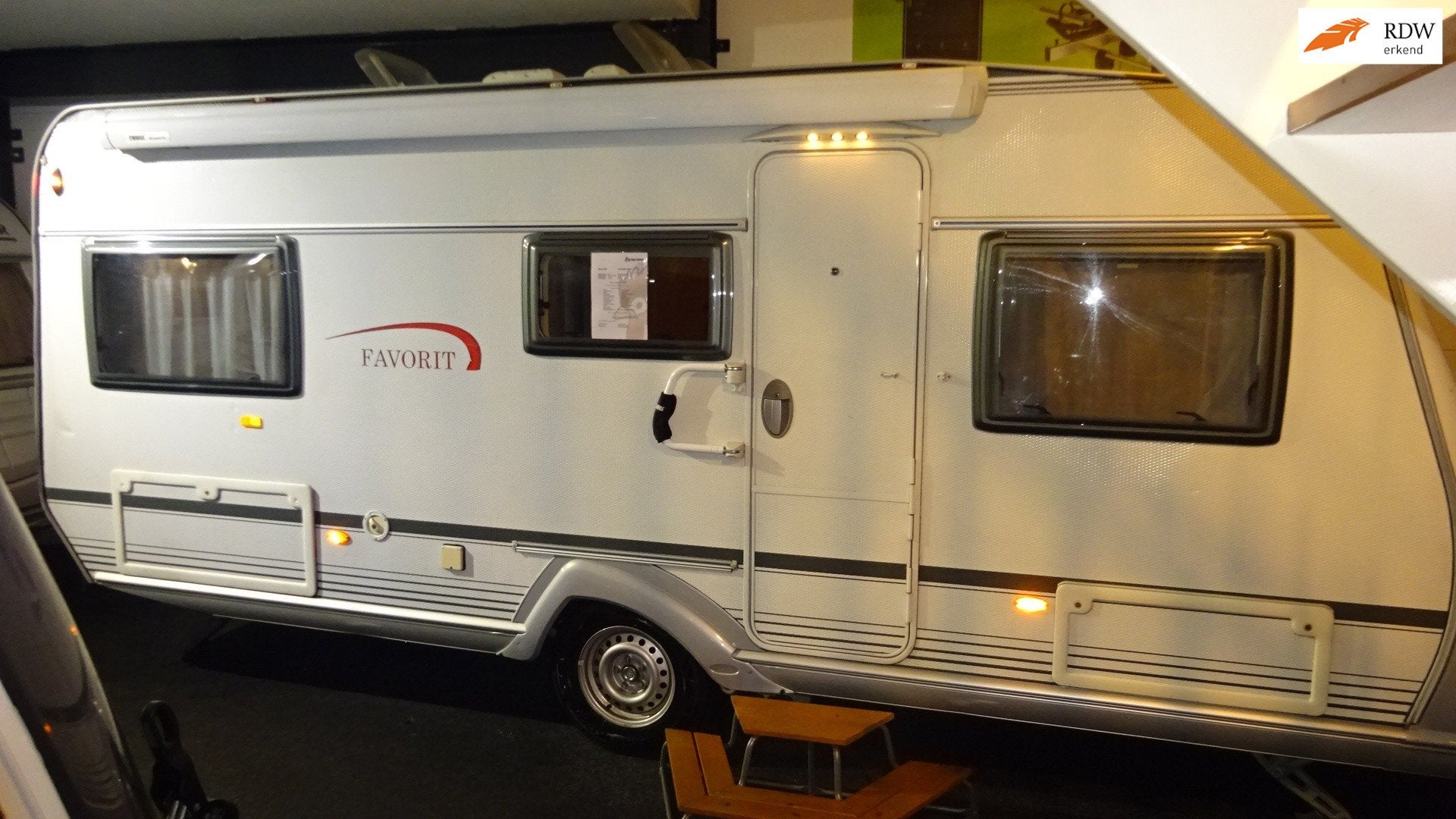 LMC FAVORIT 495 E 2008 ENKELE BEDDEN Rondzit MOVER LEVELER O, Caravans en Kamperen, Caravans, Mover, Bedrijf, LMC en Münsterland