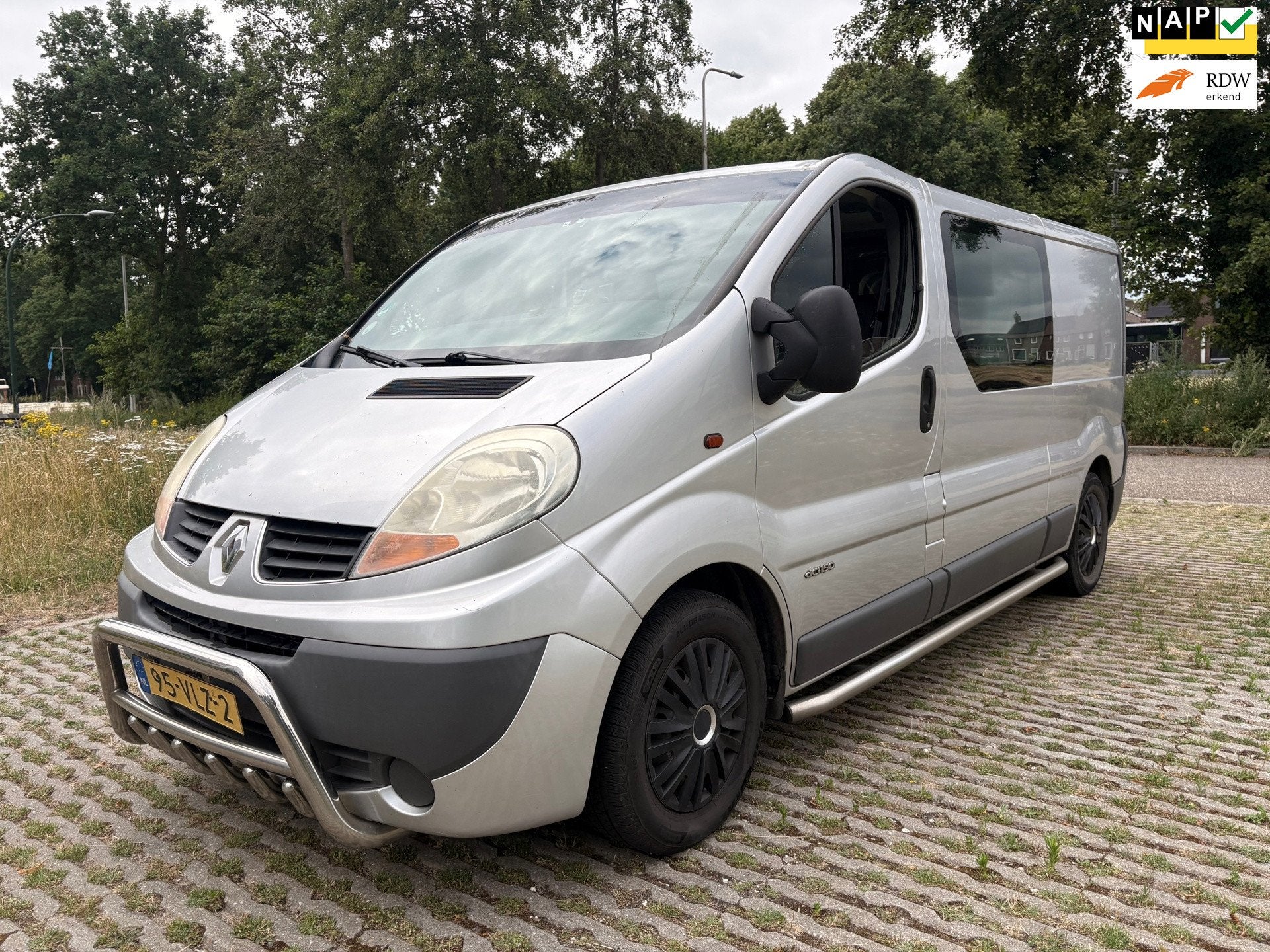 Renault Trafic 2.5 dCi T29 L2H1 DC - verlengde - airco - 6p., Auto's, Stof, Gebruikt, 2000 kg, Renault