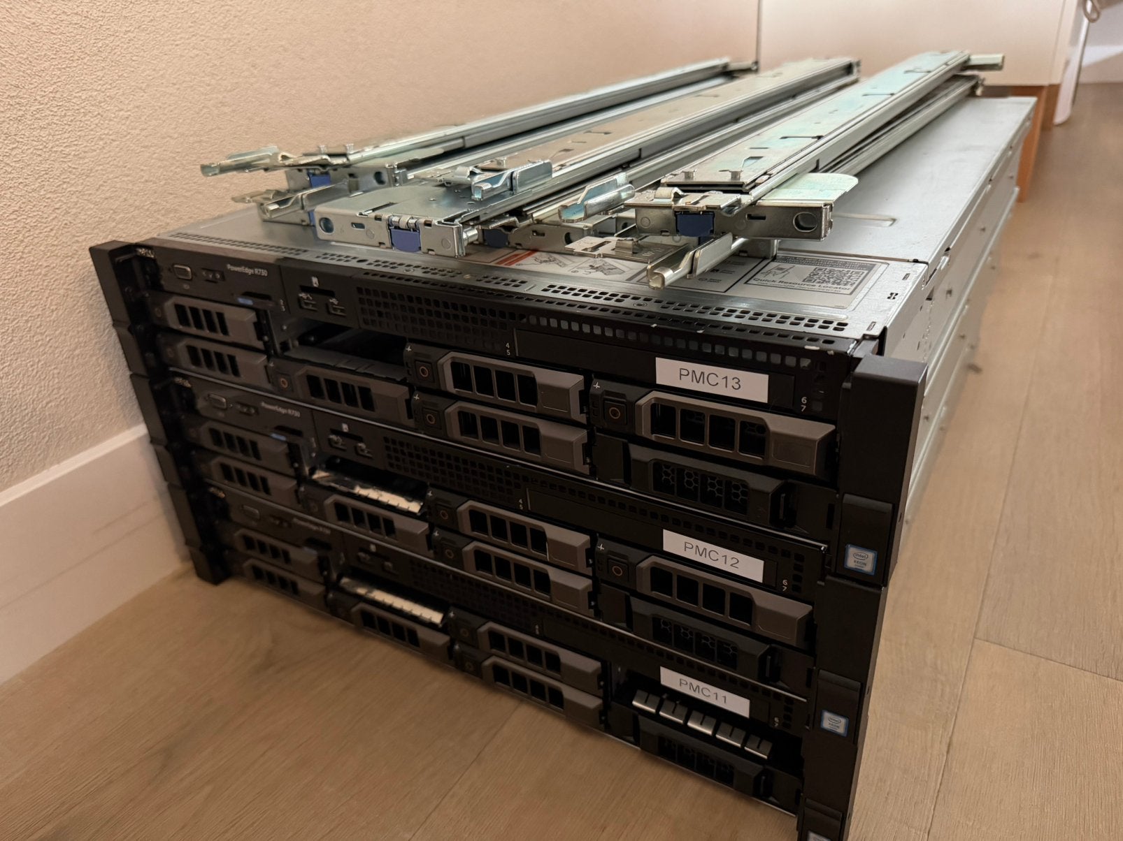 3x Dell PowerEdge R730 2U server incl. rails, Ophalen, Gebruikt, Hot swappable onderdelen, Geen