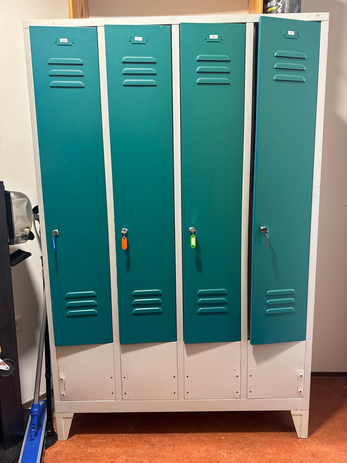 Oude lockerkast - 4 deuren - 185x120x50cm, Ophalen, Gebruikt