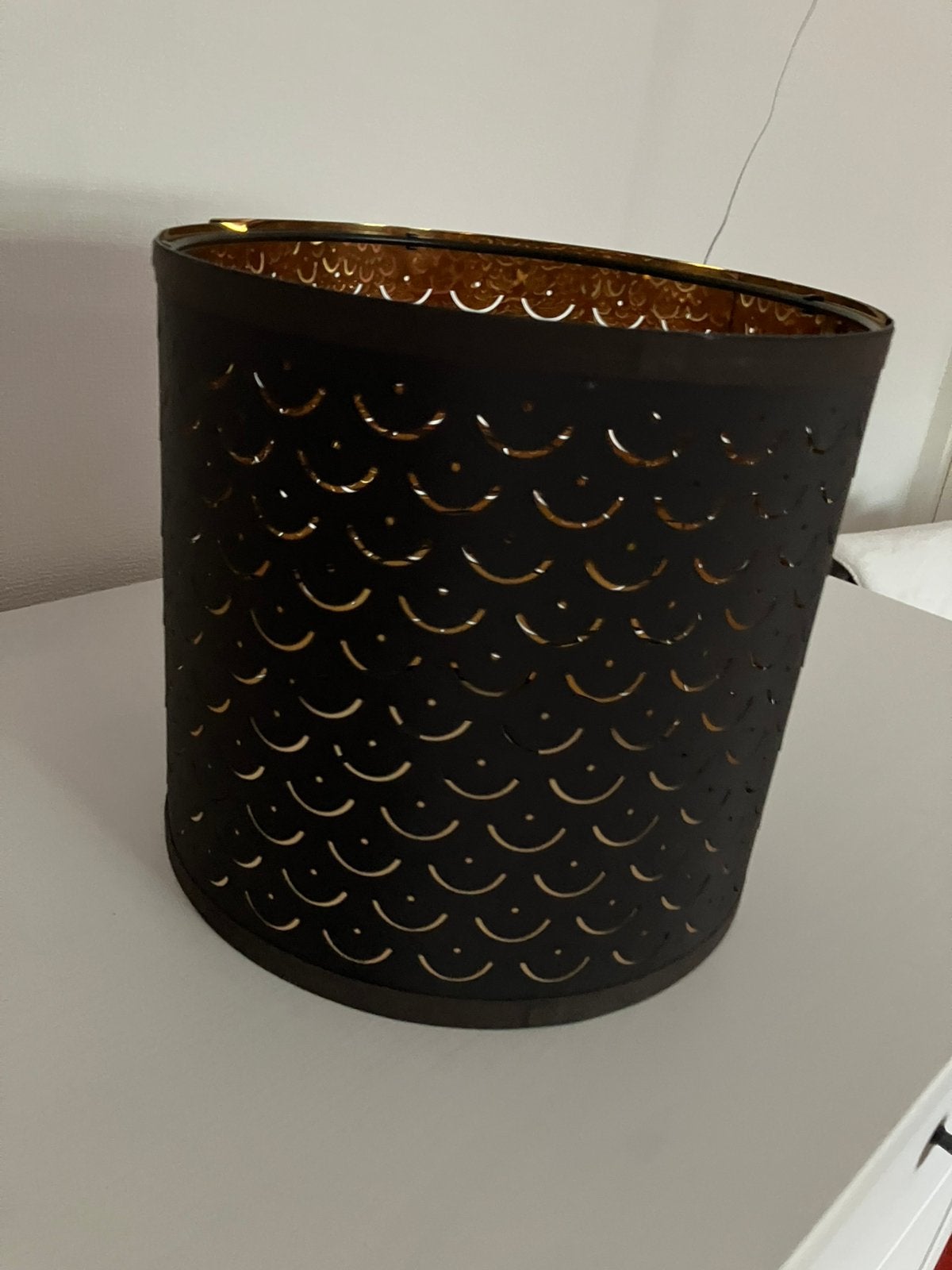 Zwarte ikea lampenkap met gouden binnenkant, Ophalen of Verzenden, Zo goed als nieuw, Rond