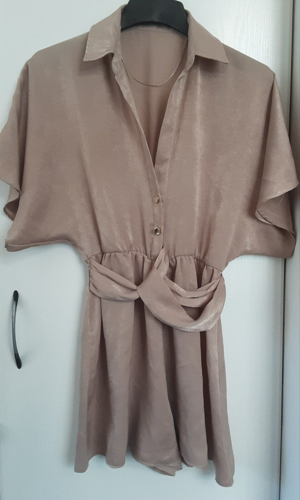 Jurkje met broek, broekjurk, broekrok, vlindermouw, strik. S, Beige, Ophalen of Verzenden, Maat 36 (S), Boven de knie