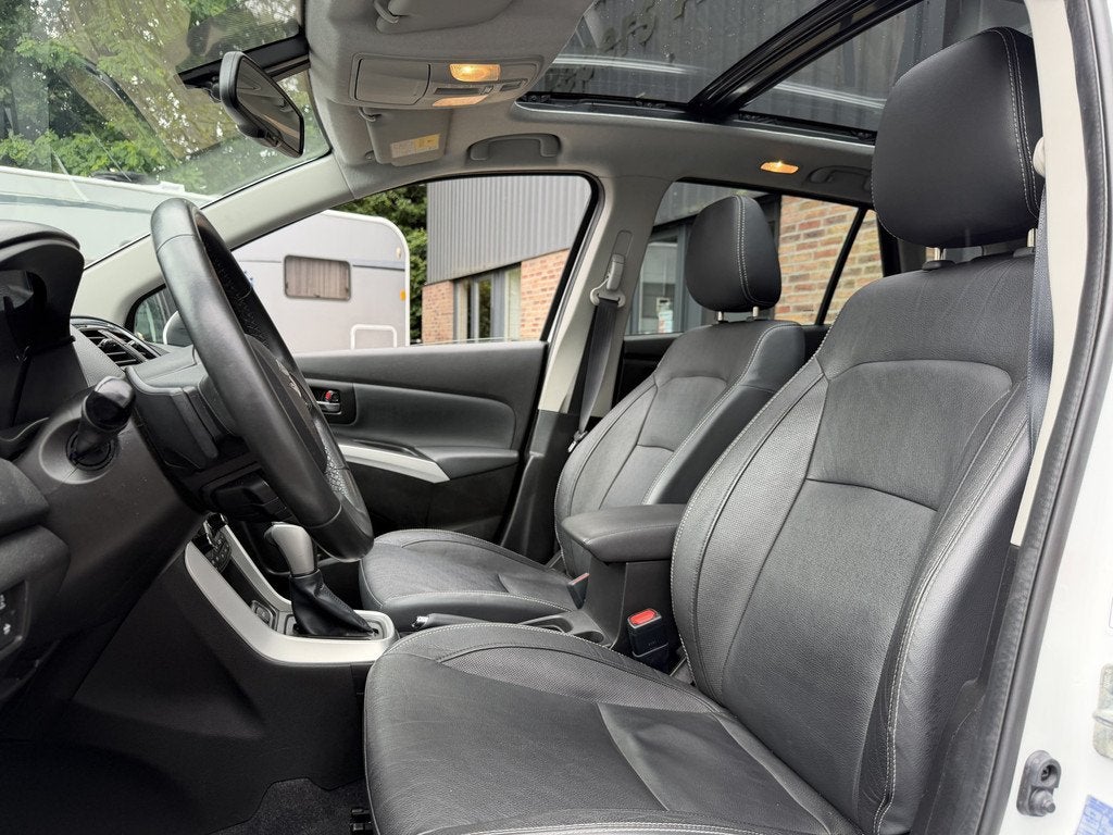 Suzuki S-Cross 1.4 Boosterjet Style Smart Hybrid appele carp, Auto's, Gebruikt, Euro 6, Wit, Leder