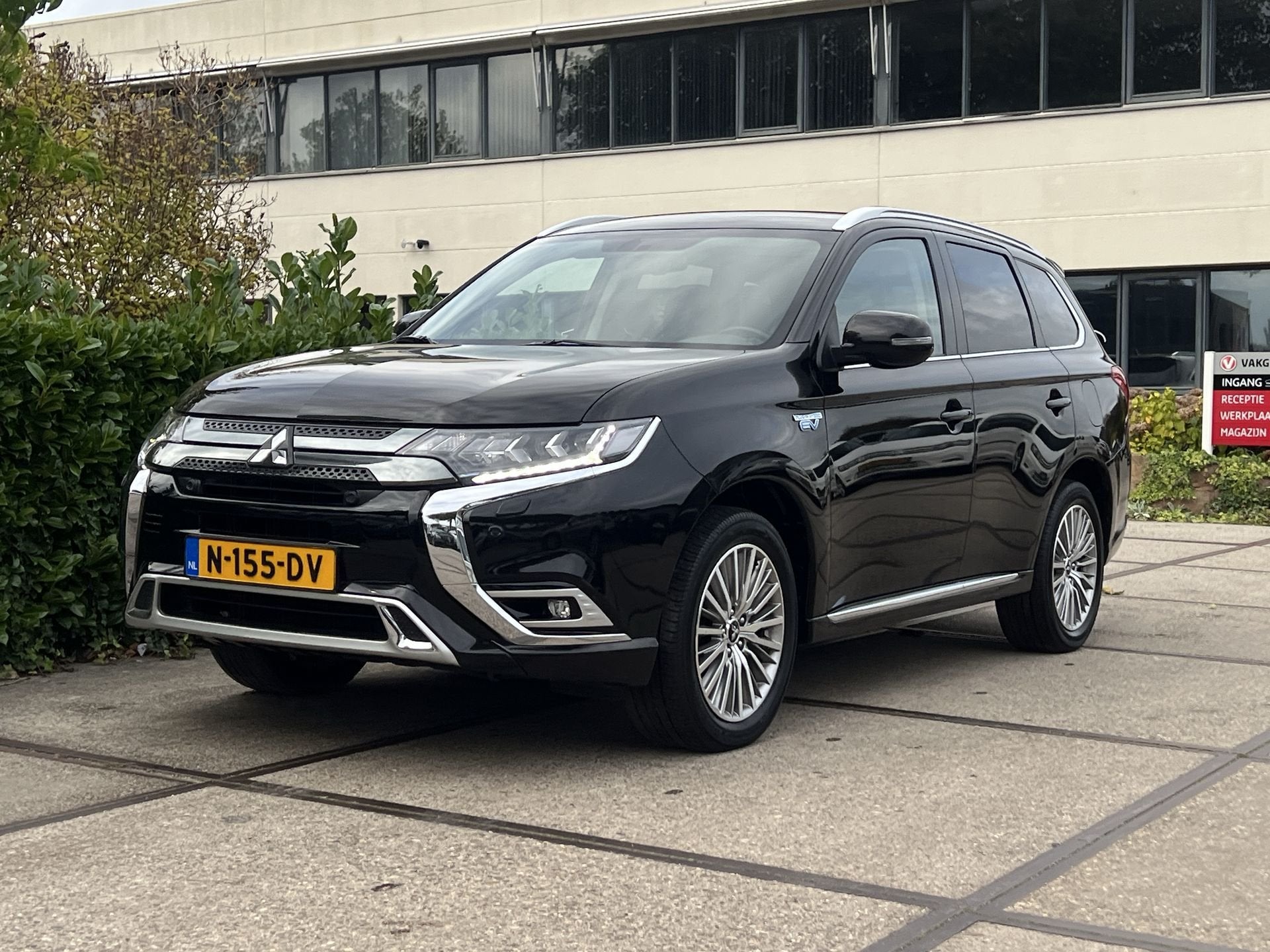 Mitsubishi Outlander 2.4 PHEV Intense |CAMERA|CLIMA|CRUISE|T, Auto's, 4 cilinders, 1865 kg, Verwarmde buitenspiegels, Bedrijf