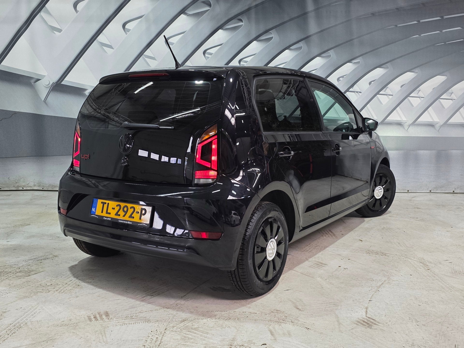 Volkswagen Up! 1.0 BMT move up! gti look, Auto's, Voorwielaandrijving, Stof, Gebruikt, Zwart
