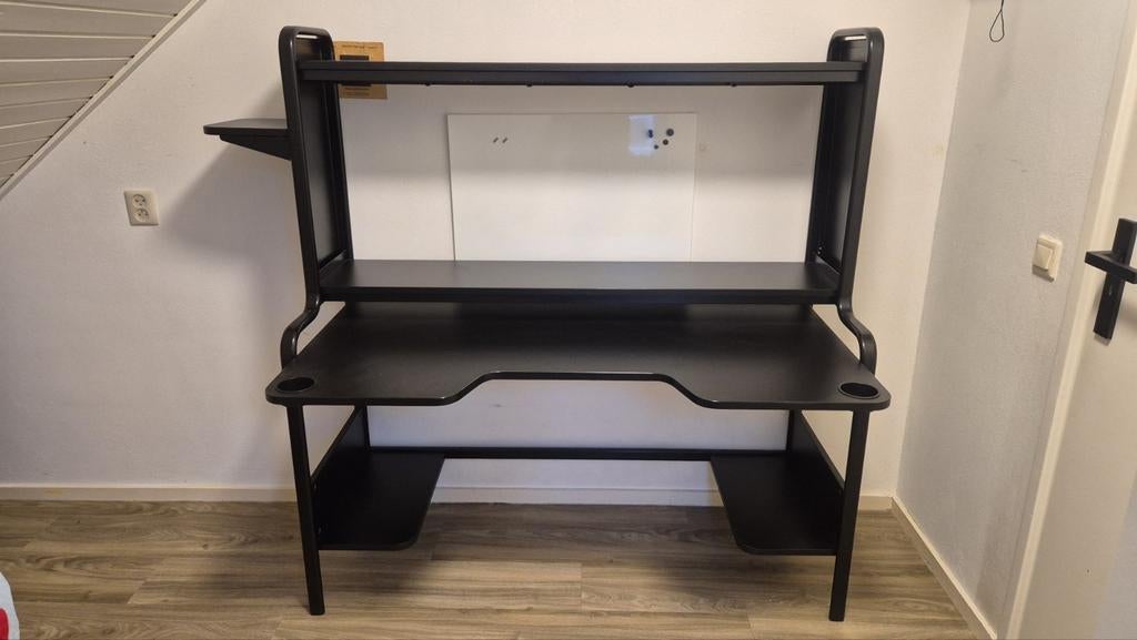 IKEA FREDDE gamebureau, Ophalen, Zo goed als nieuw