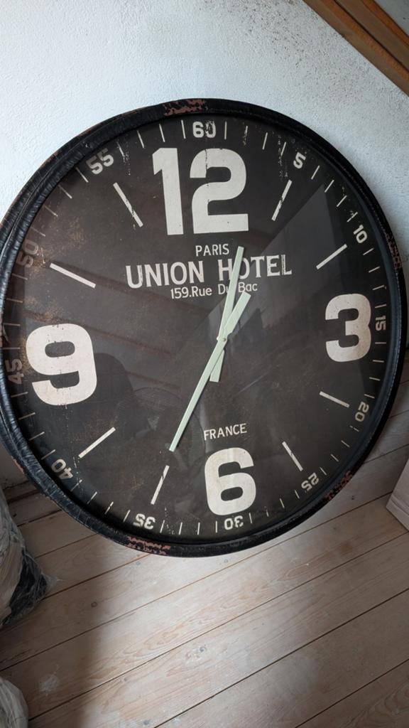 Grote wandklok 'Union Hotel Paris' 80 cm- Industrieel design, Ophalen of Verzenden