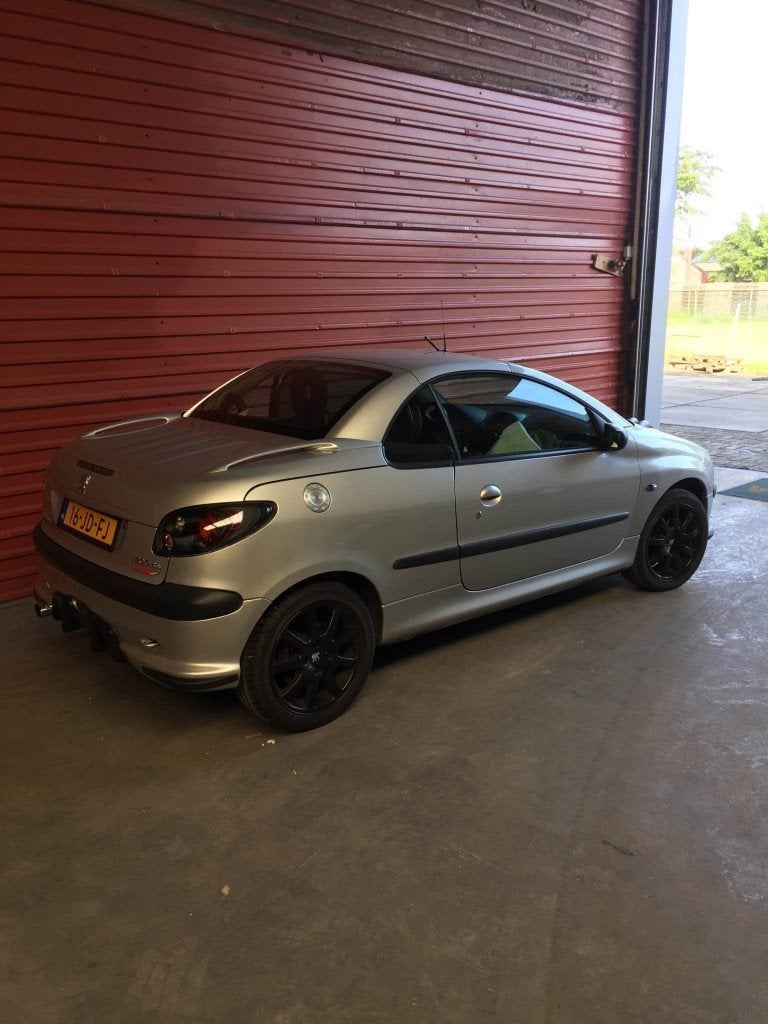 Peugeot 206 2.0 16V CC 2002 Grijs, Auto's, Peugeot, 136 pk, Zwart, 4 cilinders, Cabriolet