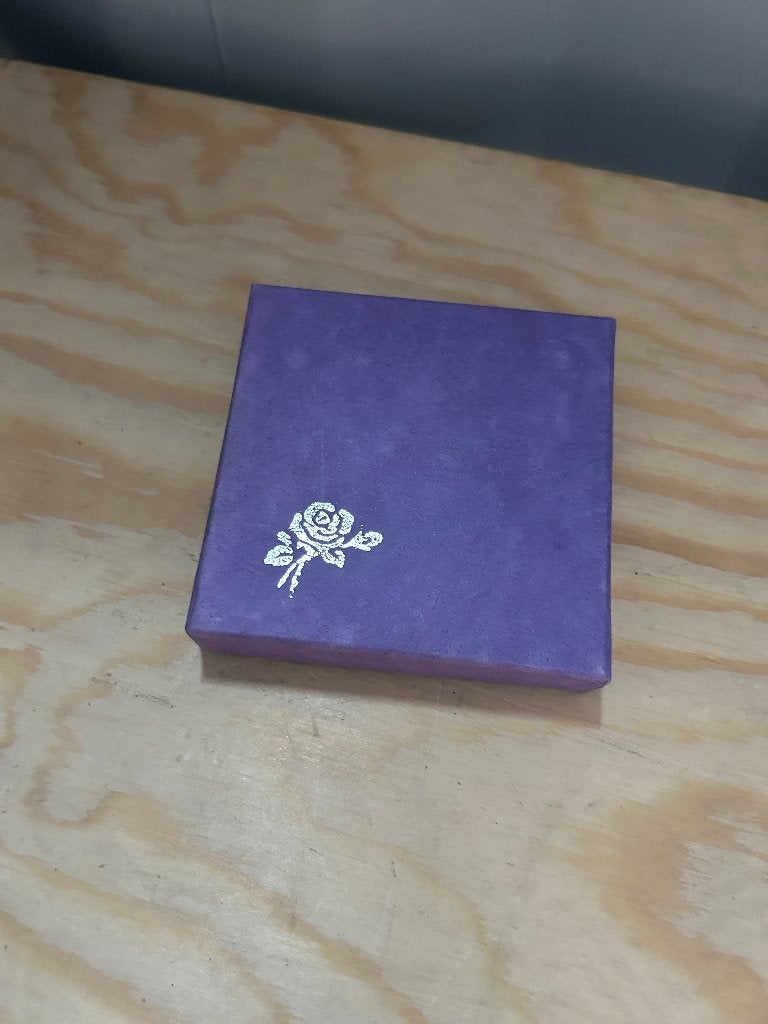 Goudkleurige Bloemenarmband met Parels en Sieradendoosje, Overige materialen, Met bedels of kralen, ., Nieuw