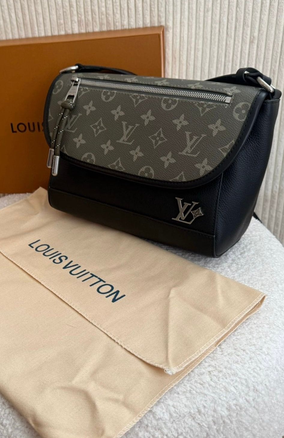 Louis Vuitton Pulse Messenger Bag Monogram, Ophalen of Verzenden, Zo goed als nieuw, Zwart