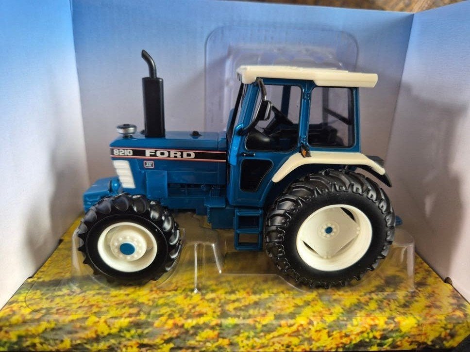 Britains Ford 8210 Tractor 1:32, Ophalen of Verzenden, Nieuw, Tractor of Landbouw, Britains