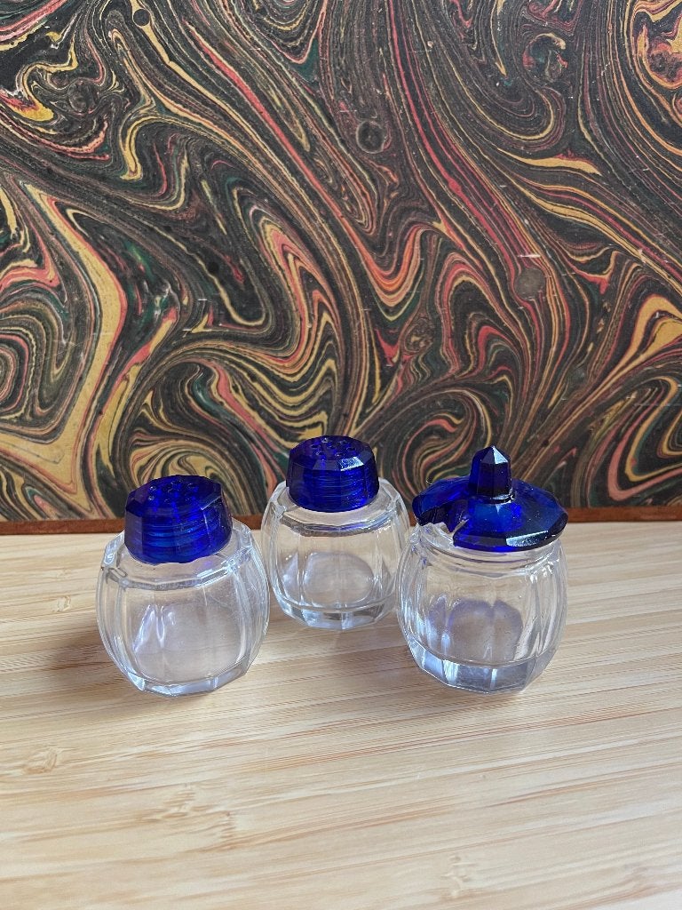 Antiek Zout, peper en mosterd setje glas met blauwe deksels, Ophalen of Verzenden