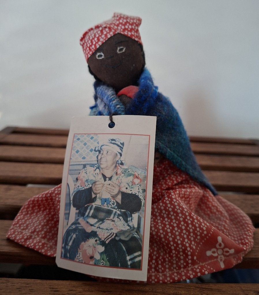 Handgemaakte pop in de kleding van de Xhosa of Sotho ., Ophalen of Verzenden, Gebruikt, Pop