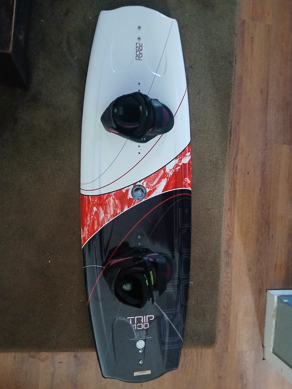 Liquid Force Wakeboard 138cm - Zo goed als nieuw, Watersport en Boten, Wakeboarden, Ophalen of Verzenden, Gebruikt, Board en Schoenen