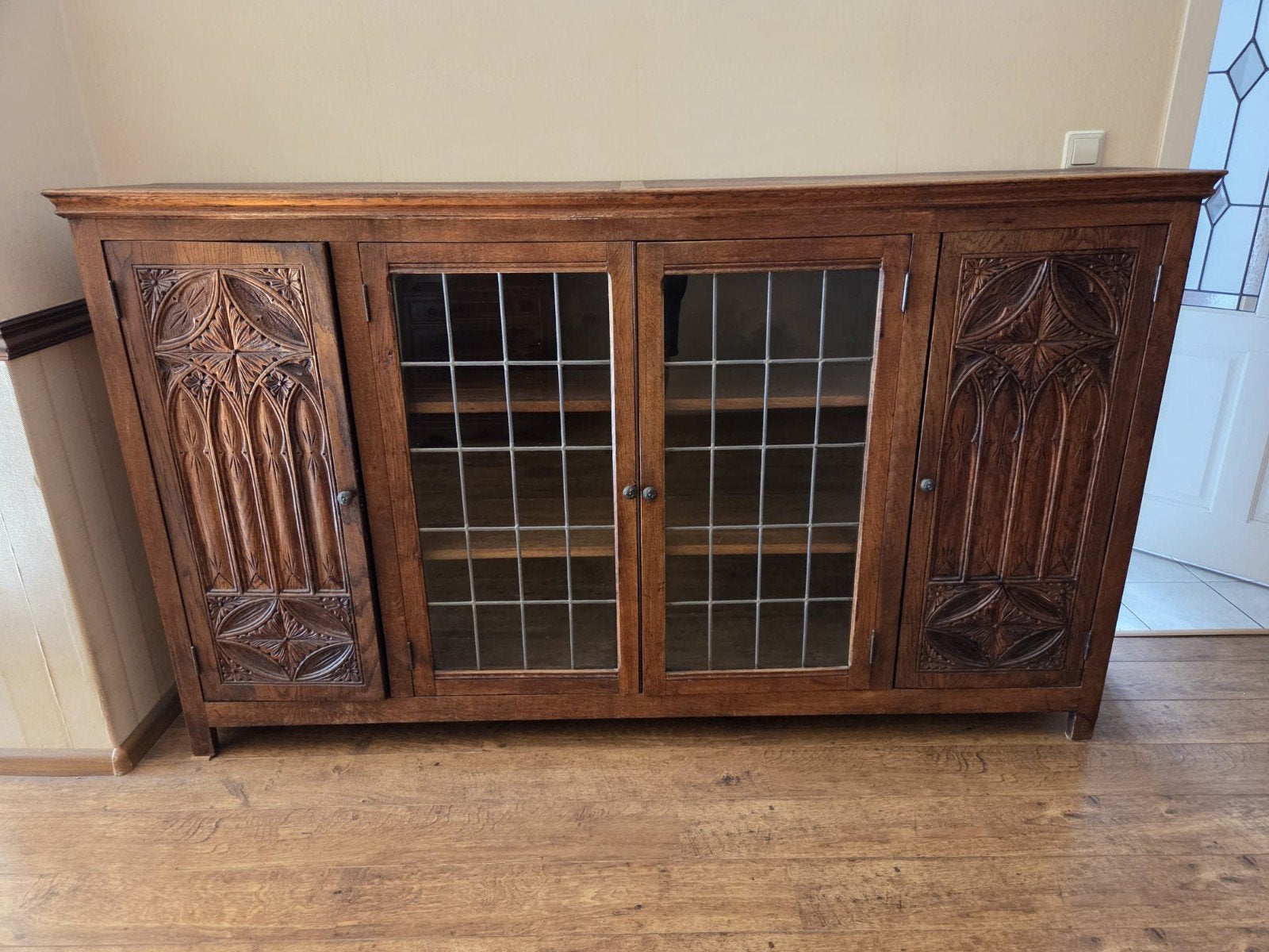 Antiek Dressoir., Ophalen, Glas, Met deur(en), 100 tot 150 cm