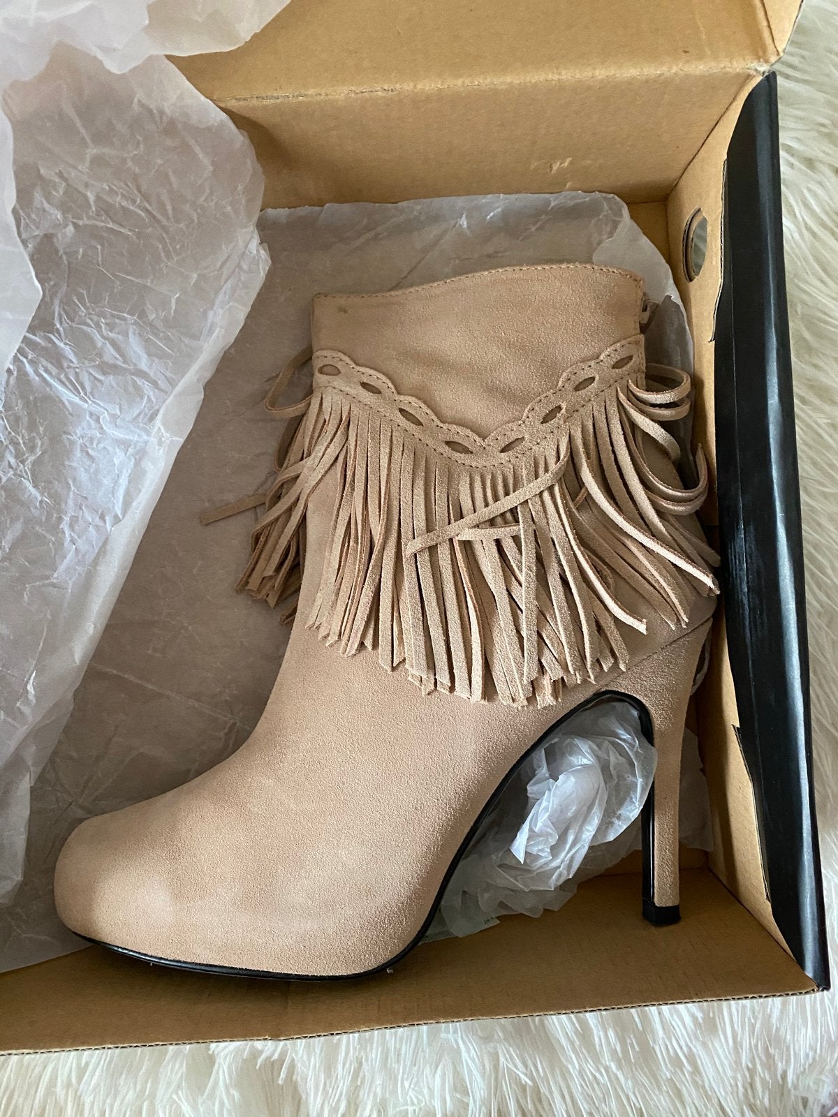 Nieuwe Glamorous Enkellaarzen met Franjes - Maat 41, Ophalen of Verzenden, Nieuw, Beige, Lage of Enkellaarzen
