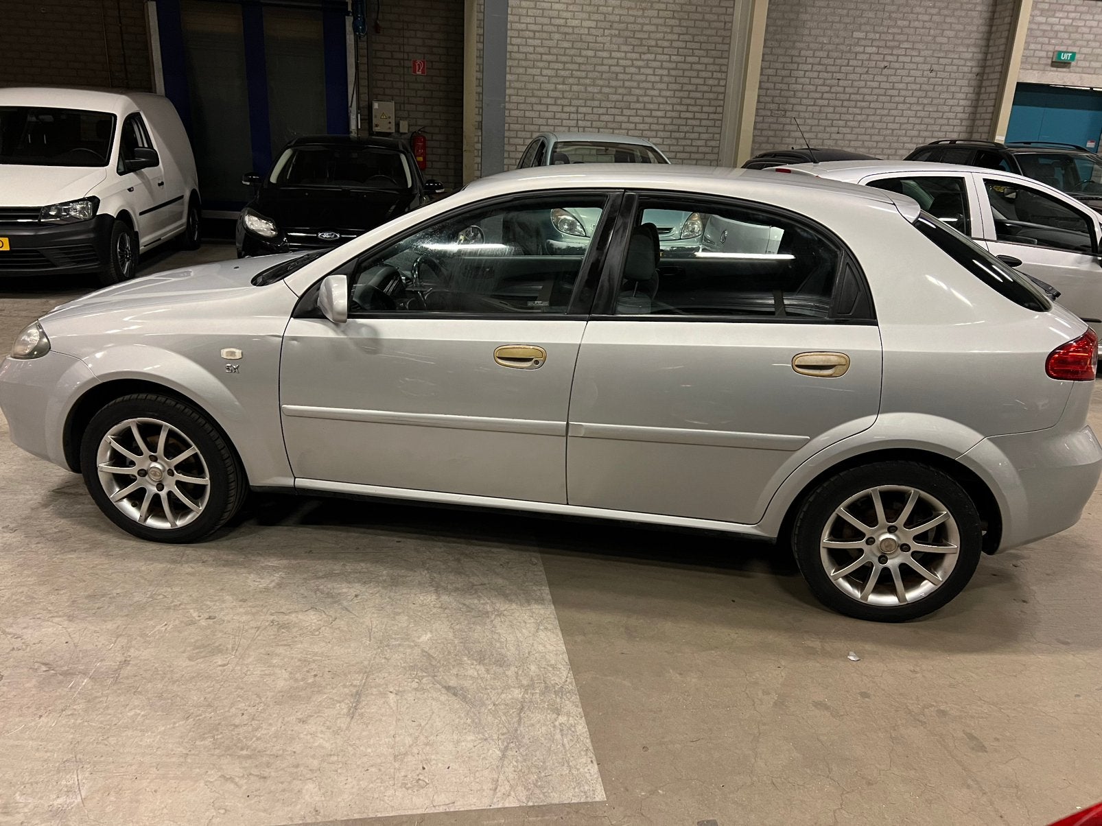 Daewoo Lacetti 1.6 HB 2004 Grijs km 224789, Auto's, Voorwielaandrijving, Lacetti, 4 cilinders, 610 kg