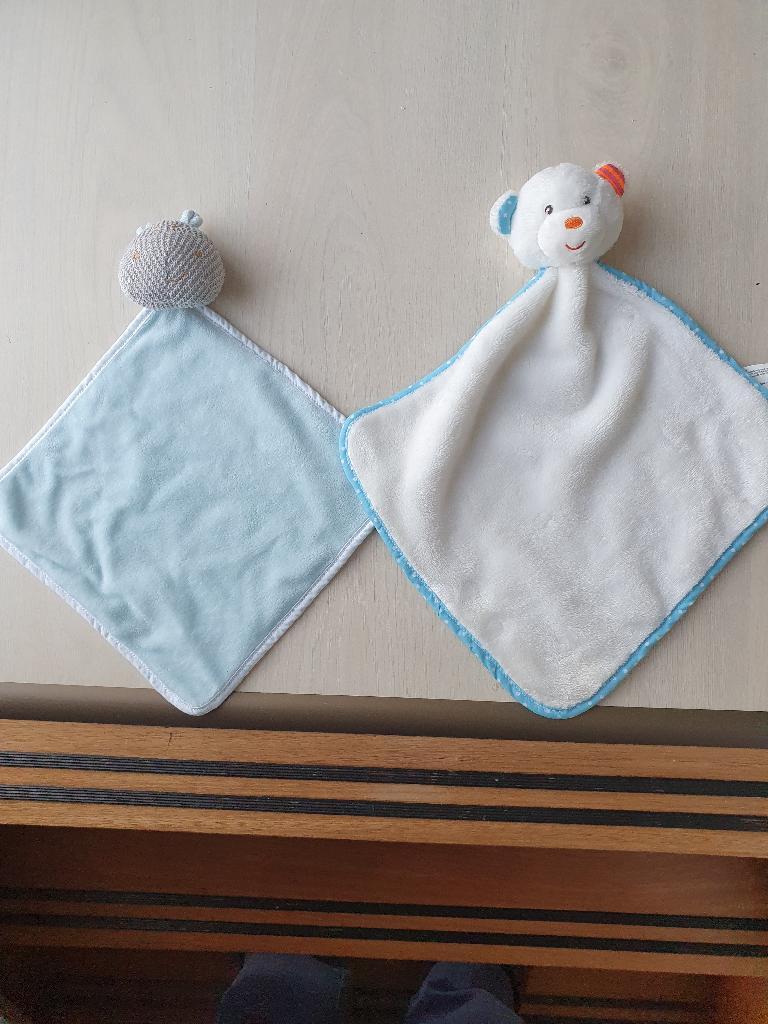 2 knuffeldoekjes beer met belletje, nijlpaard met belletje, Ophalen of Verzenden, Nieuw, Overige typen, Met geluid