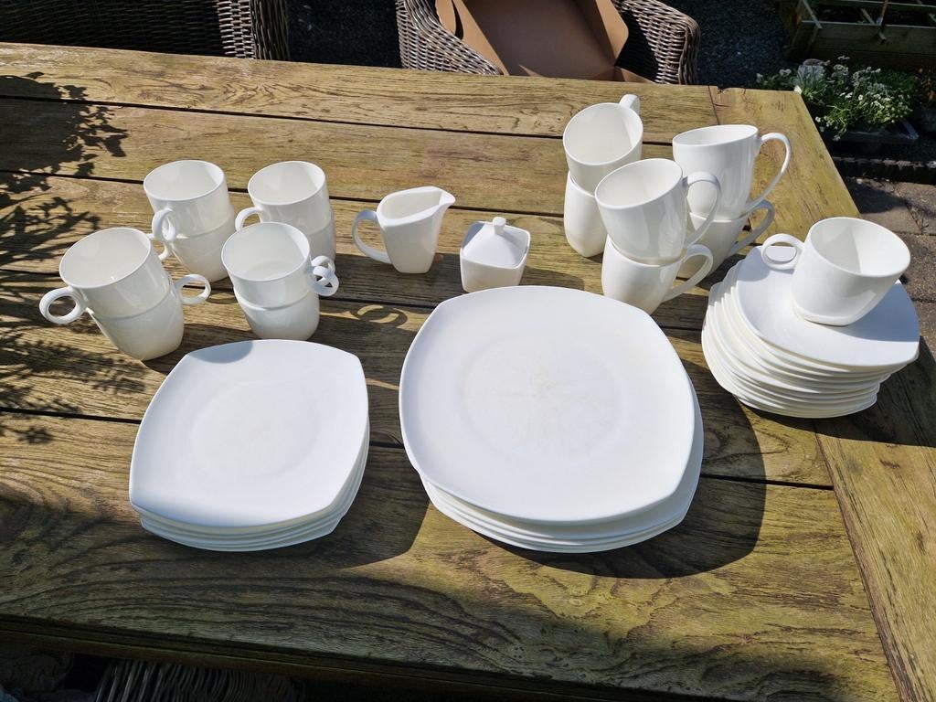 Servies vierkant witmerk casa nova, Huis en Inrichting, Keuken | Servies, Ophalen of Verzenden, Zo goed als nieuw, Effen, Compleet servies