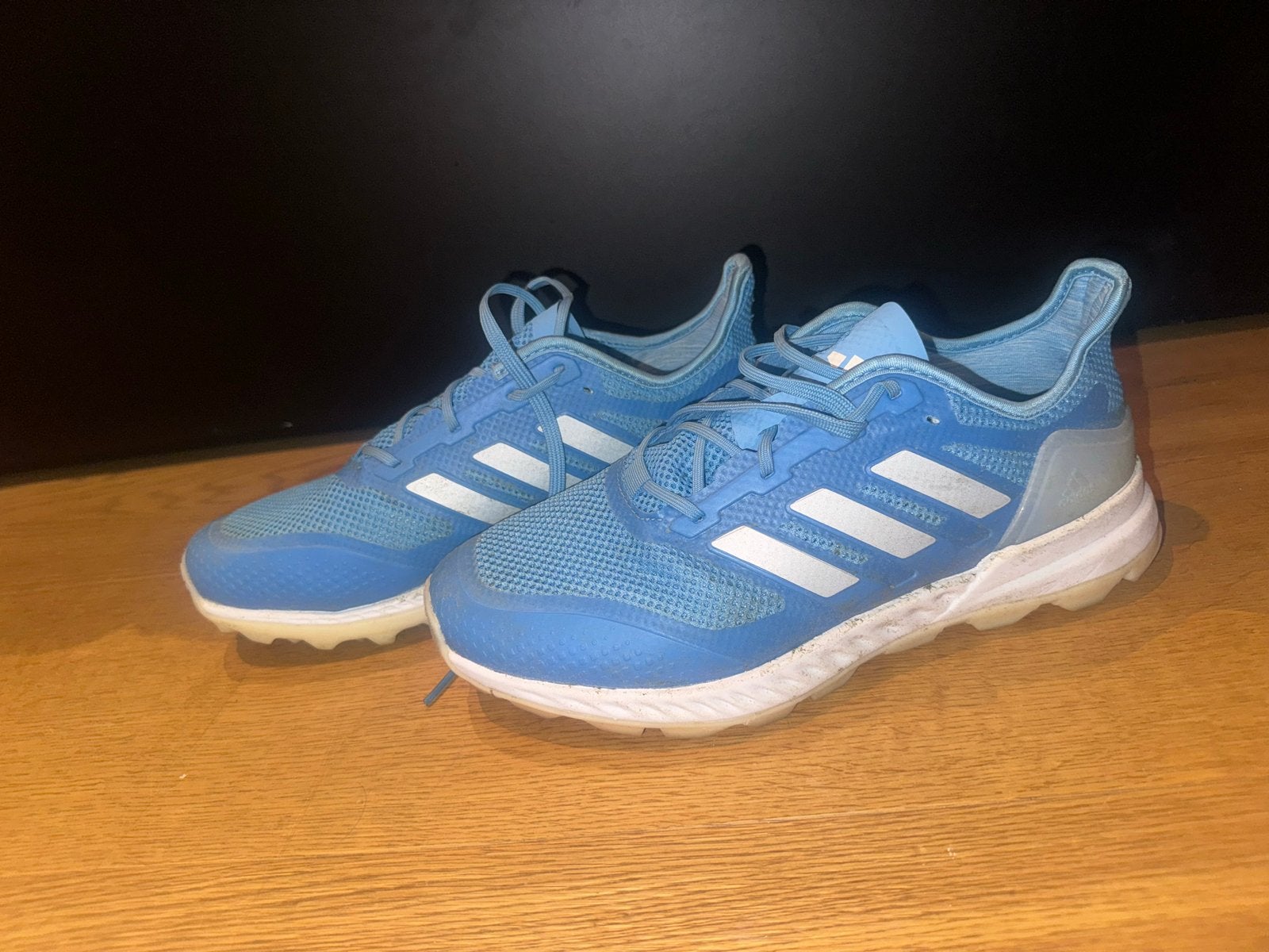 Adidas Adipower hockeyschoenen - lichtblauw - maat 40, Ophalen, Zo goed als nieuw, Blauw, Sportschoenen