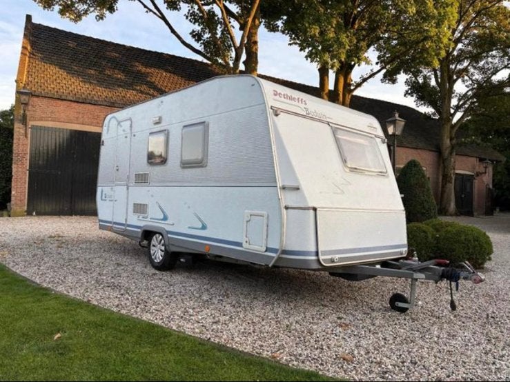 Dethleffs caravan - 1998 - incl voortent & mover, Vast bed, Ringverwarming, Treinzit, Particulier