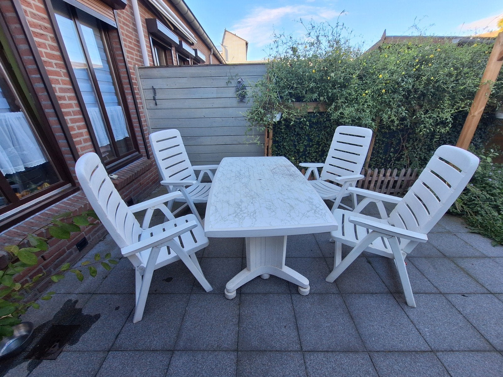 GRATIS tuinset, Tuin en Terras, Ophalen, 4 zitplaatsen, Kunststof, Gebruikt