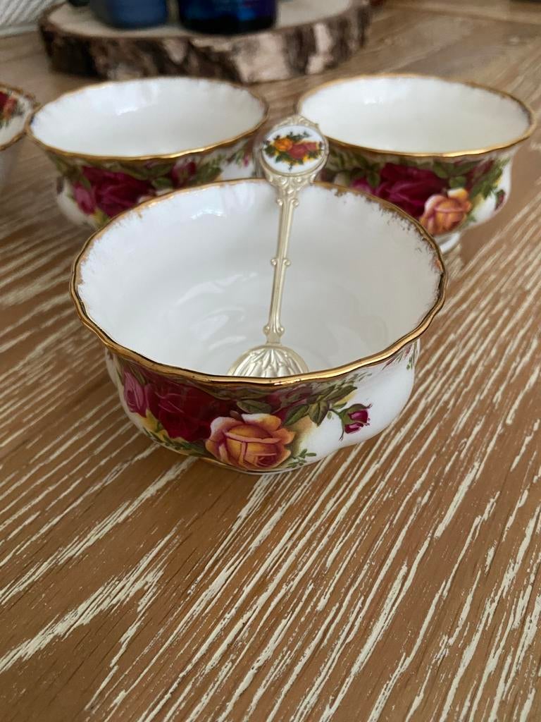 Royal Albert Old Country Roses Servies, Huis en Inrichting, Keuken | Servies, Ophalen, Zo goed als nieuw, Kom(men), Overige stijlen