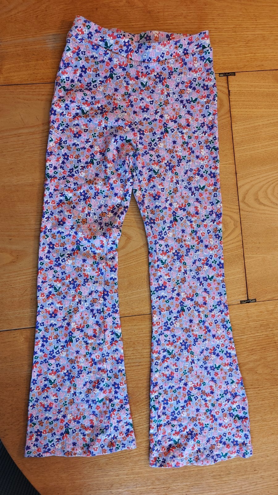 Nieuwe Hema flared broek met bloemenprint (maat 146/152), Broek, Meisje, Ophalen of Verzenden, Zo goed als nieuw