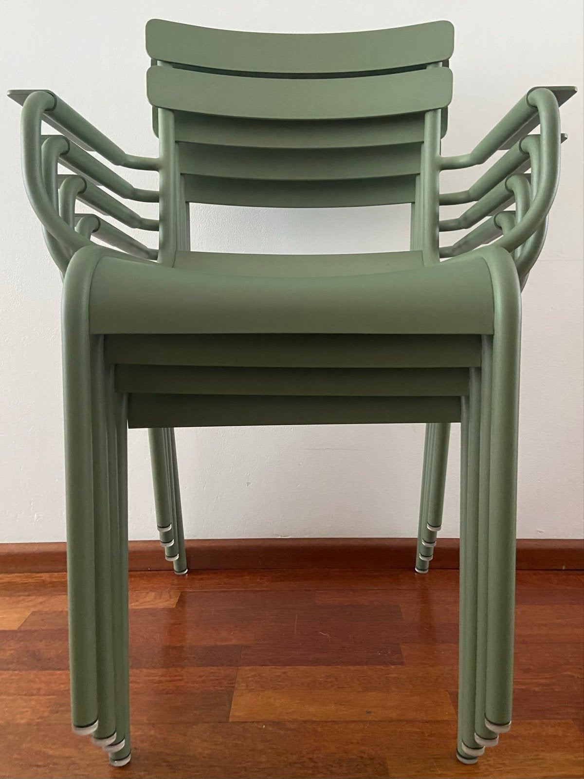 4 Fermob Luxembourg armleuning stoelen in cactusgroen, Ophalen, Zo goed als nieuw, Aluminium, Stapelbaar
