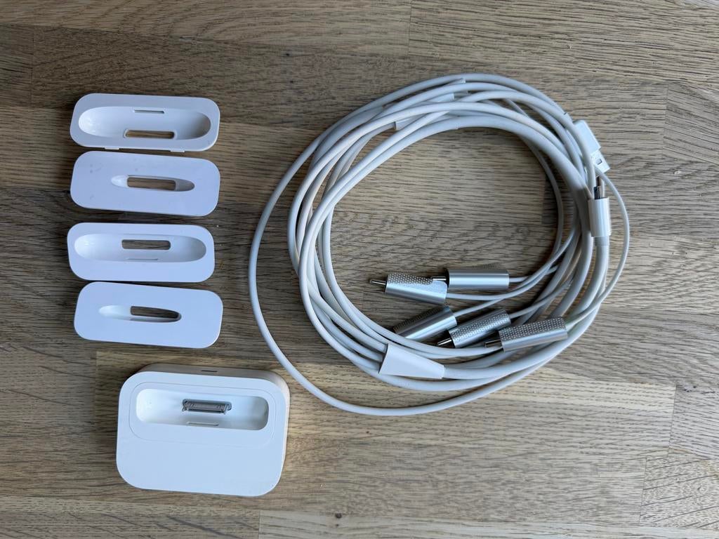 Apple iPod/iPad Dock met AV-kabel, Ophalen of Verzenden, Zo goed als nieuw, Dock of Kabel, Classic of Photo
