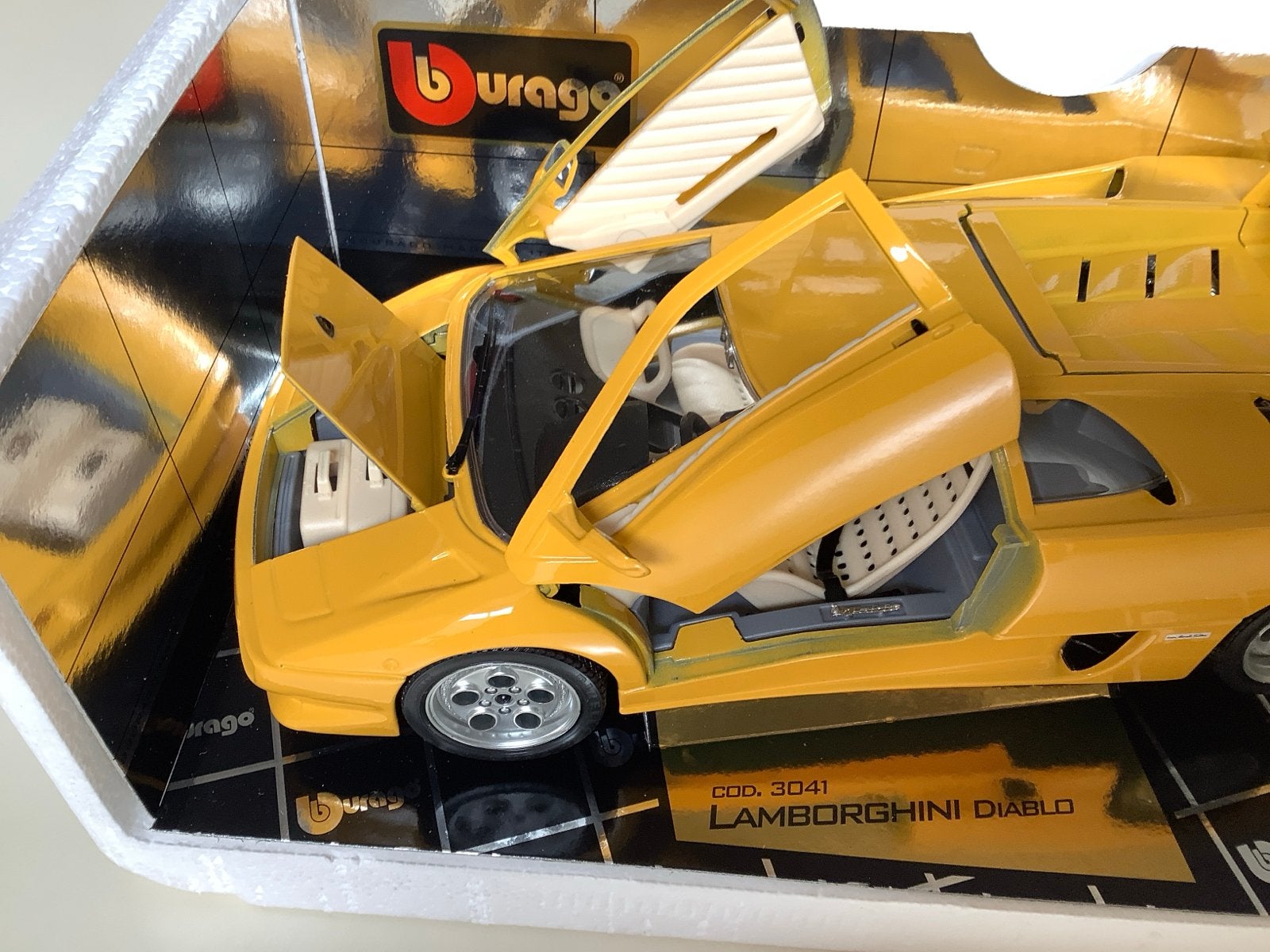 Burago Lamborghini Diablo 1:18 - Nieuw in OVP, Hobby en Vrije tijd, Ophalen of Verzenden, Nieuw, Auto, Bburago