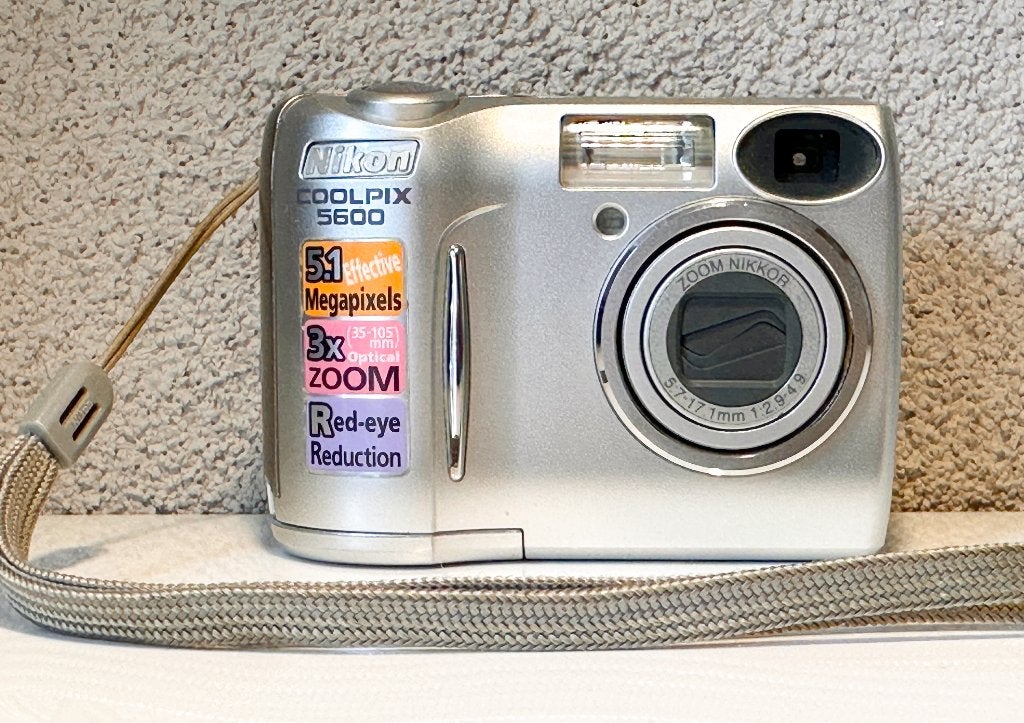 Nikon CooPix 5600 in prima staat, Audio, Tv en Foto, Fotocamera's Digitaal, Ingebouwde flitser, Ophalen of Verzenden, Zo goed als nieuw