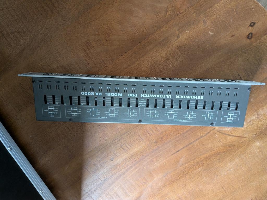 Behringer ultrapatch pro madel px 2000, Overige materialen, 6 meter of meer, Overige typen, Ophalen of Verzenden