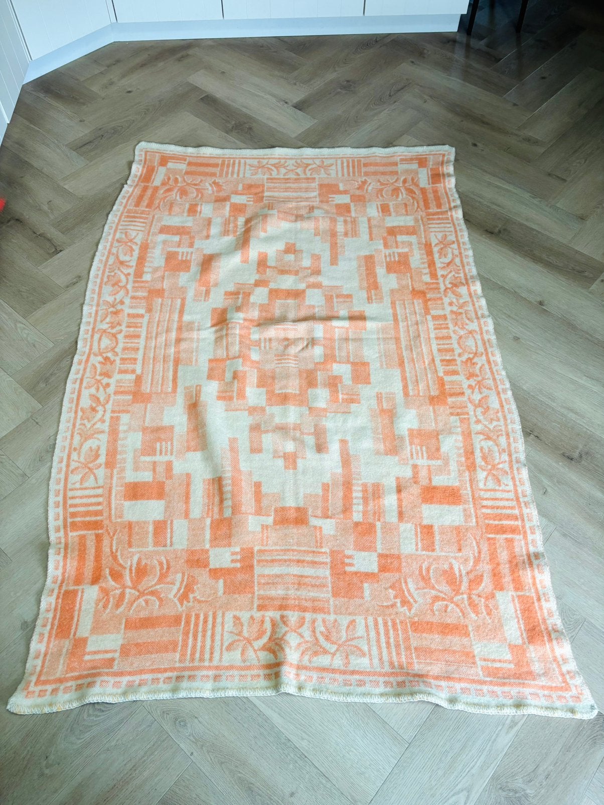 Vintage wollen deken retro scheerwol koraal, Huis en Inrichting, Woonaccessoires | Plaids en Woondekens, Ophalen of Verzenden