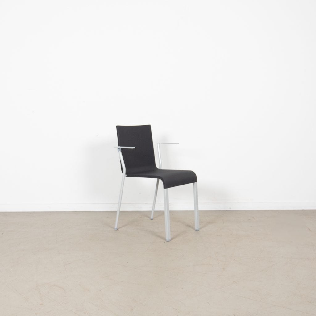 Vitra .03 Stoel Donkergrijs Kunststof (Stapelbaar) - Gepoede