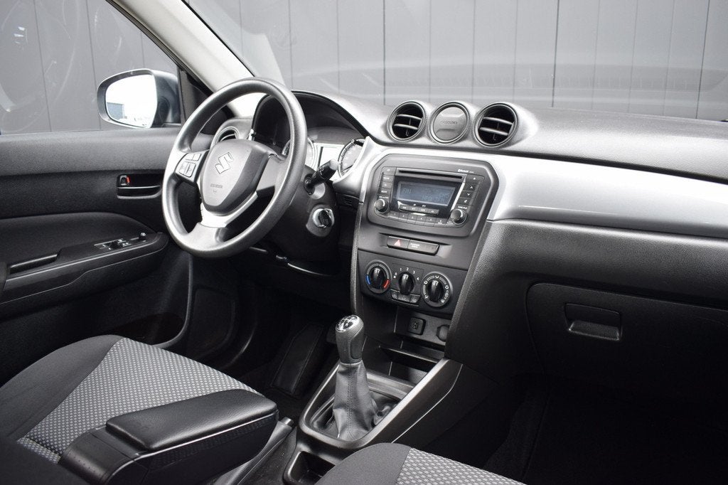 Suzuki Vitara 1.6 Comfort Airco | Originele Audio | Trekhaak, Voorwielaandrijving, Stof, 4 cilinders, Met garantie (alle)